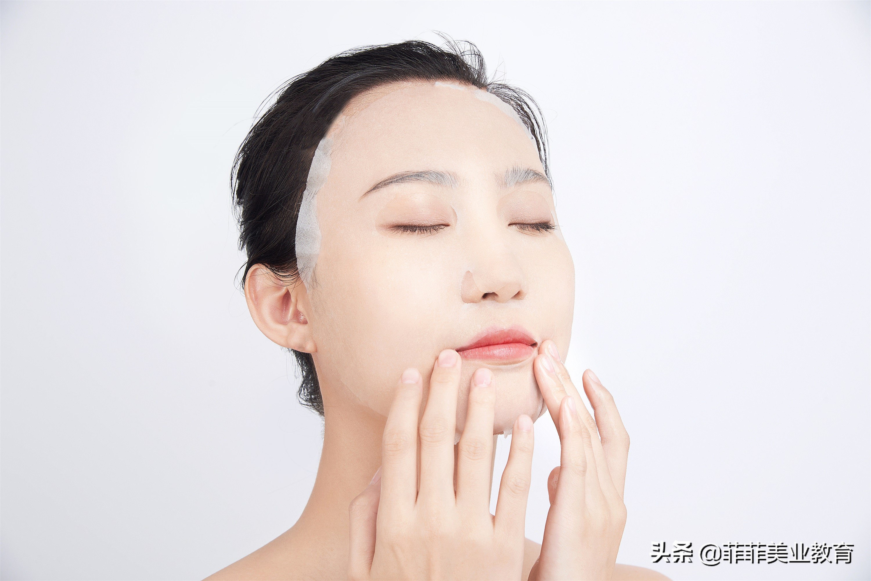 底妆卡粉起皮怎么办？分享超实用的小妙招，赶快学起来