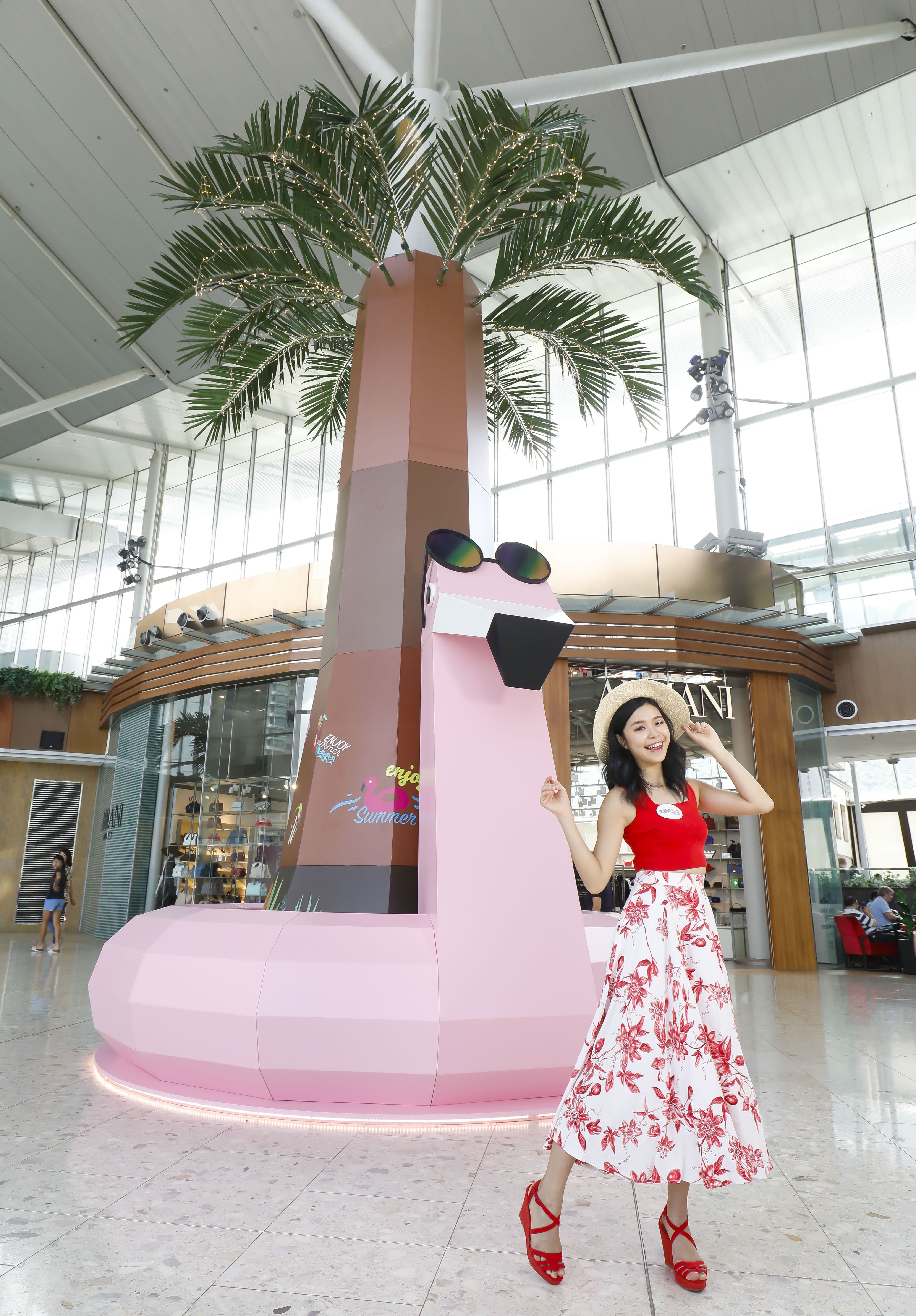 夏日异国风情打卡点,东荟城名店仓一折国际大牌抢先看