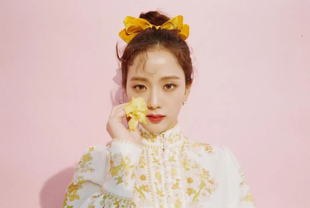 从BP小糊咖到Dior千金,Jisoo的脸越来越值钱了