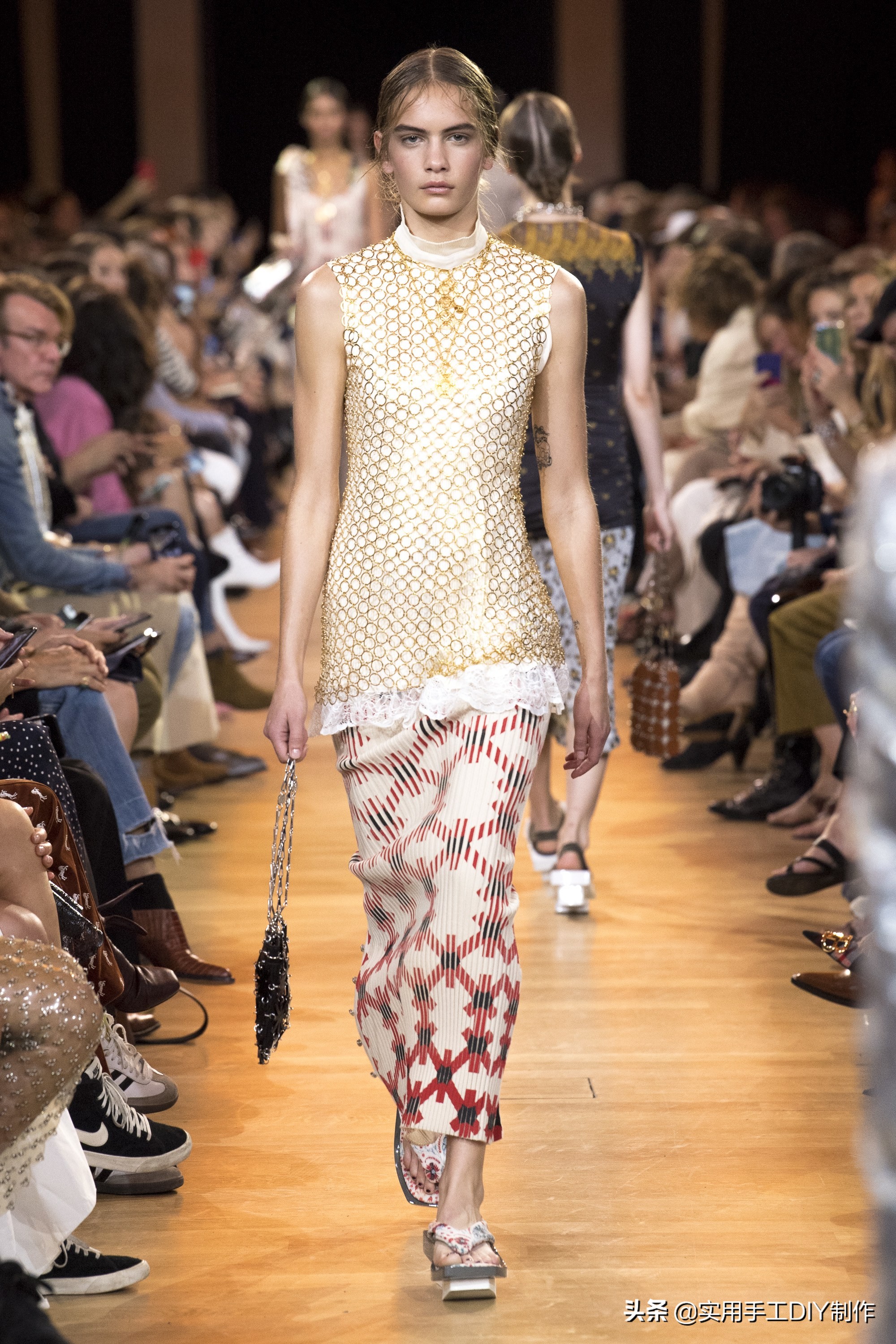 时装周pacorabanne系列2020,pacorabanne2021春夏系列金属长裙