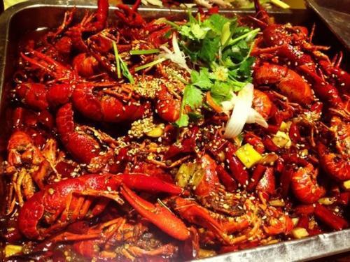 小龙虾头里是虾黄还是屎,小龙虾的头里面是黄还是屎