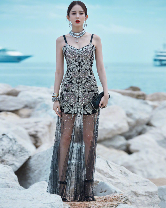 古力娜扎戛纳镜头,古力娜扎玫瑰旗袍红毯