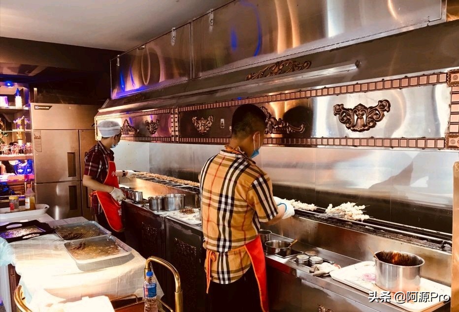 哈尔滨有上百家串店，凭什么他家天天排队，好像吃串不要钱似的！