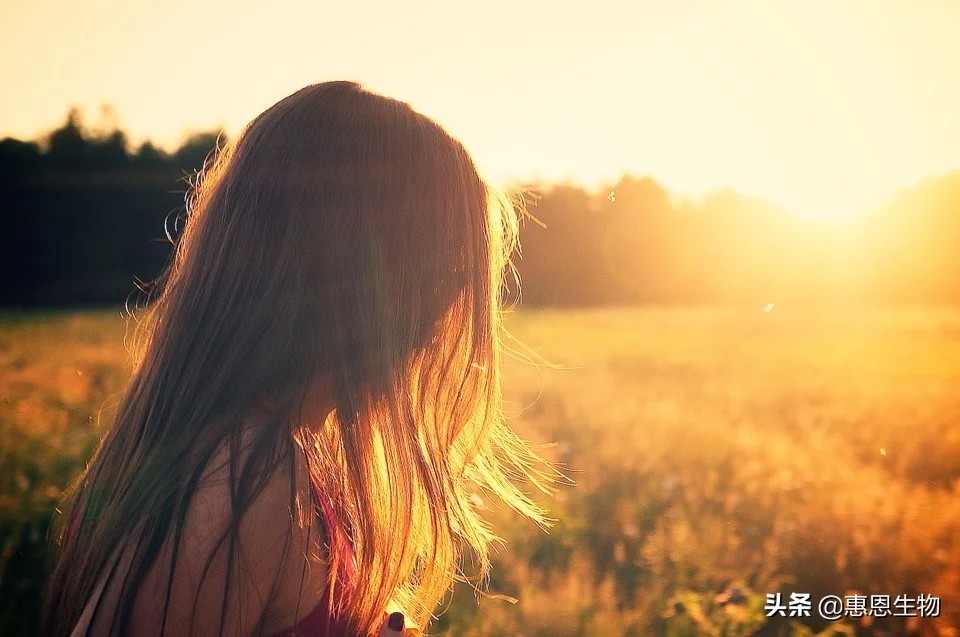 痛经手脚冰凉怎么办按什么穴位,痛经手脚冰凉喝什么