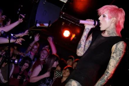 网红如何抗疫？婊气又毒舌的J姐，正在推特上直接打钱