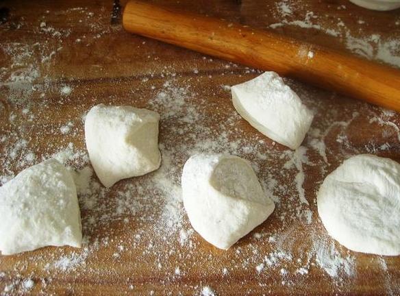 蒸包子容易塌是怎么回事,包子冷了为什么会回缩死面