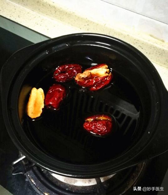 用酒煮鸡蛋有什么功效,米酒鸡蛋祛湿寒