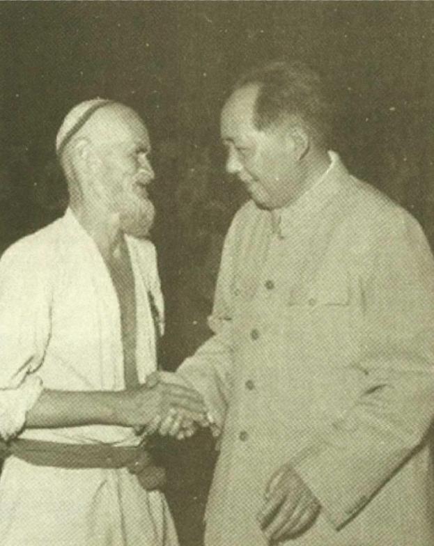 库尔班骑毛驴去看毛主席，临终要求后代参军报国，重孙女完成遗愿