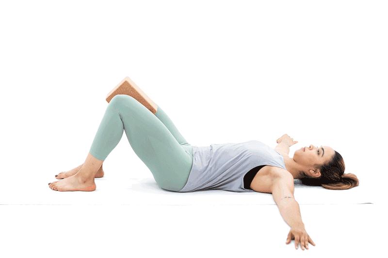 这10个动作用上瑜伽砖辅助，让你的核心更有力，练习更轻松