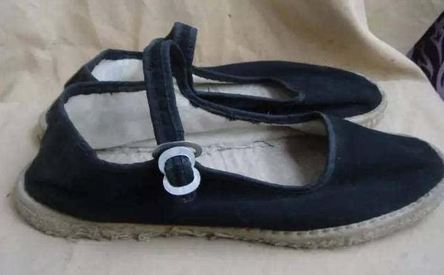 aj鞋子历史介绍,70年代前的科幻aj鞋子