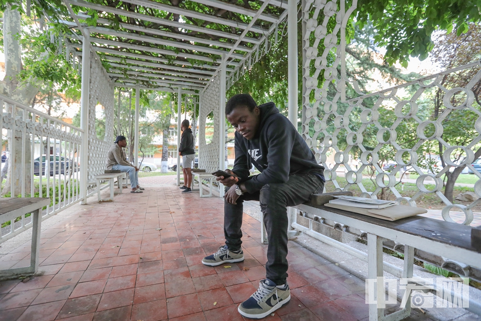 这位来自非洲的“吕布”如今成了“中国通”