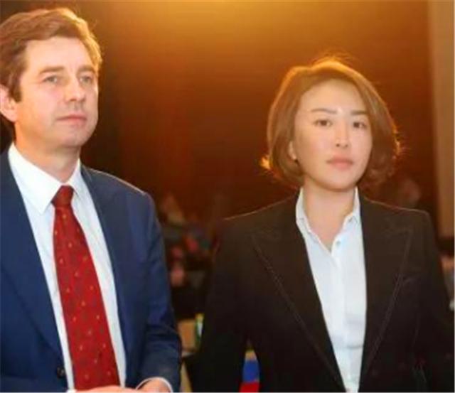 中国美女总裁史锐雪的跨国*局骗**：高晓松站台，卷上亿资金逃美