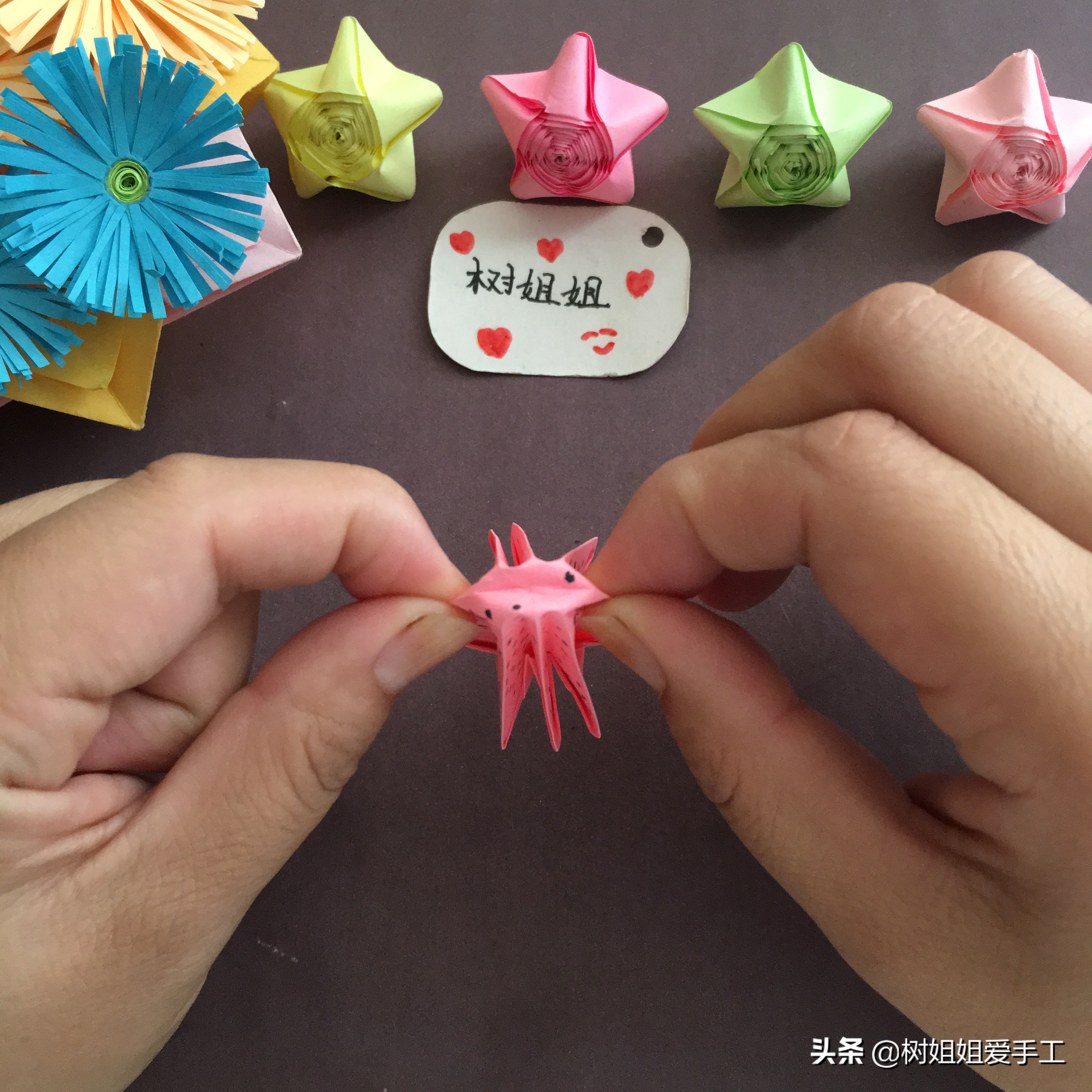 折纸草莓的折法简单,幼儿草莓折纸