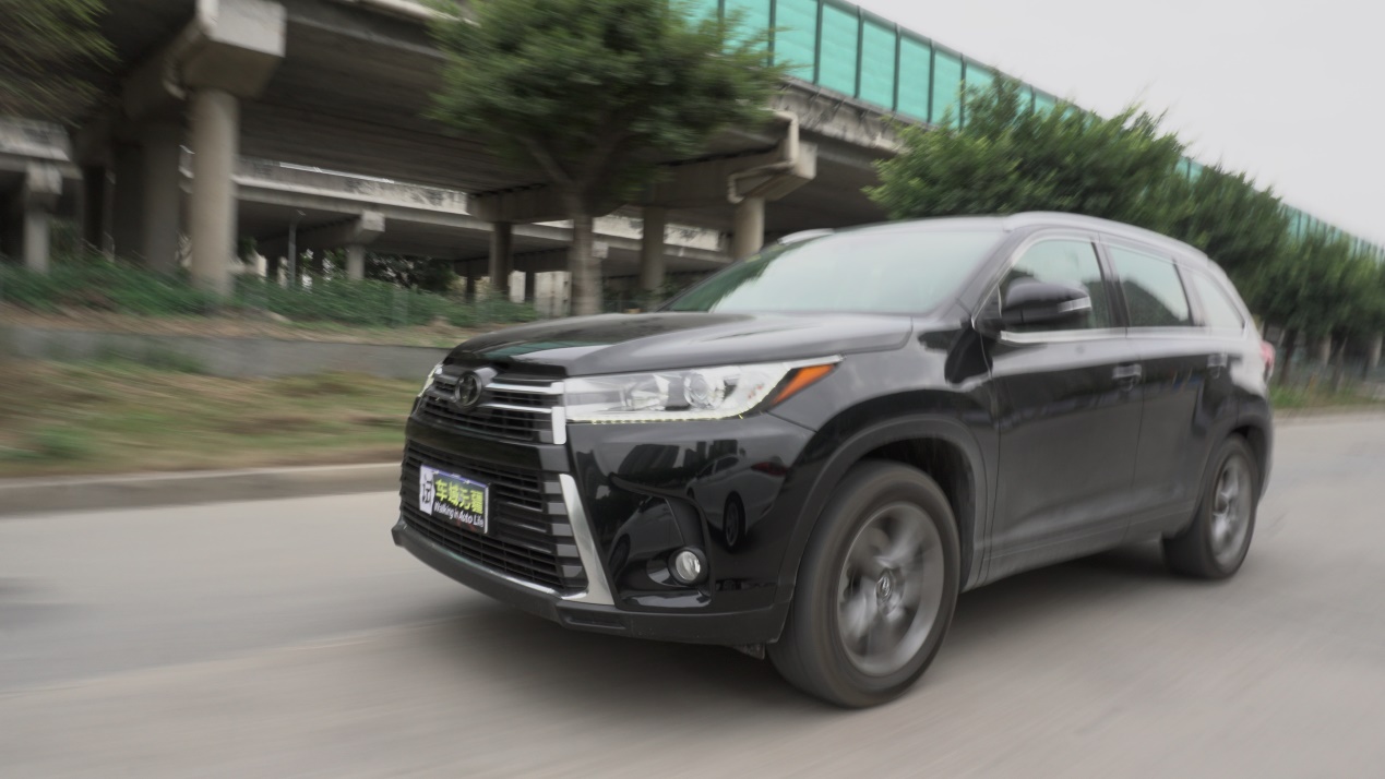 小姐姐试驾汉兰达,试驾丰田小型车