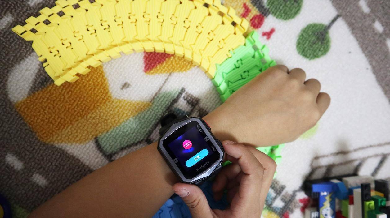 华为儿童手表3X：九重AI定位+4G高清通话，孩子最酷的新年礼物