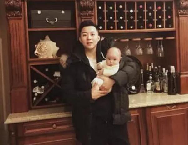 29岁女CEO砸50万买海外精子,生下5国混血女儿,3年后现状如何?