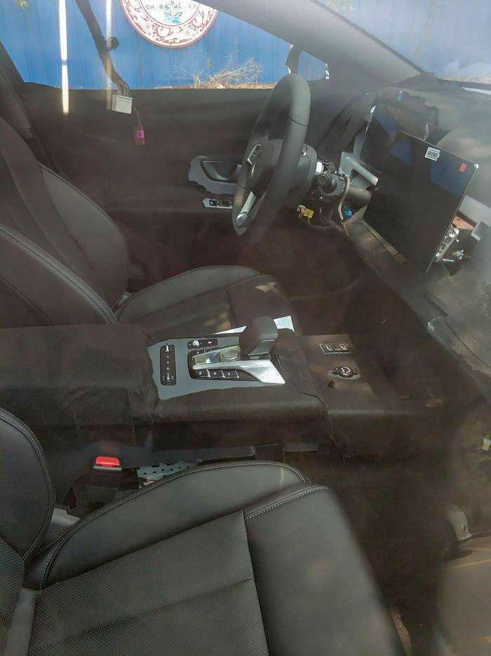 比亚迪汉ev2022款续航700公里,超级锂电池续航500公里