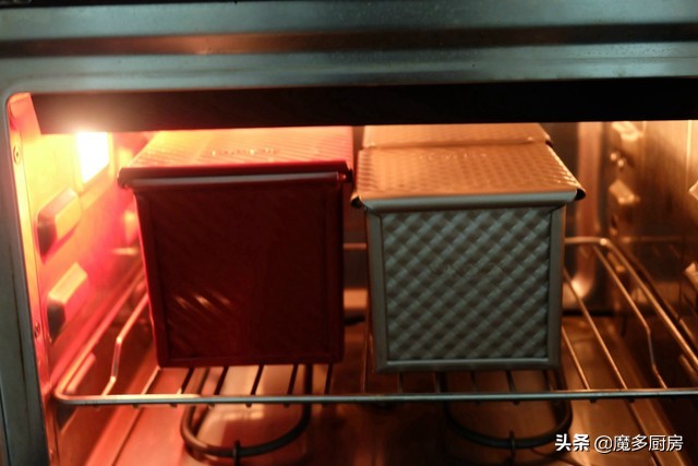 制作松软黄油面包不用太多牛奶,这个面包方子非常好