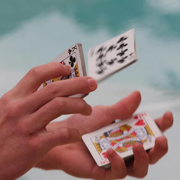 做36个英文字母卡片,做一个文字剧情游戏