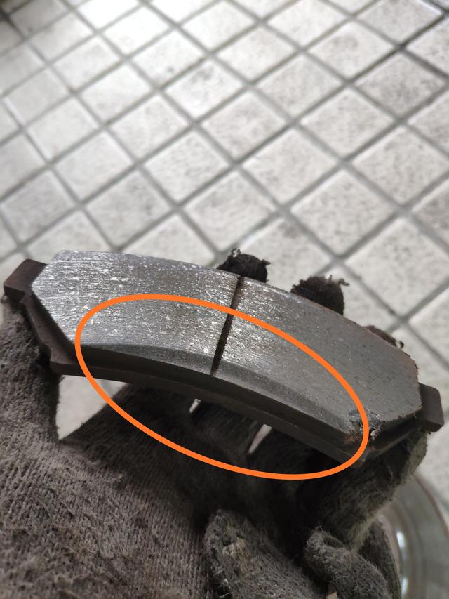 别克君威刹车时方向盘抖,君威遇到坑洼地后轮感觉跑偏