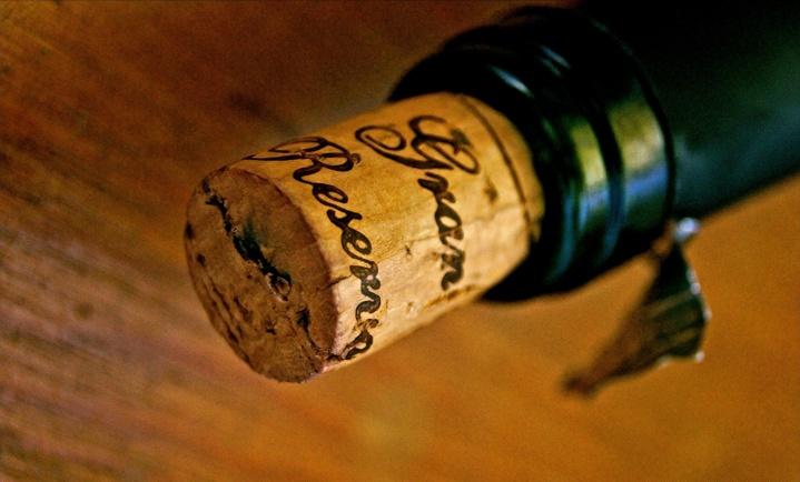 红酒木塞断在里面了怎么办,木塞断了怎么开红酒