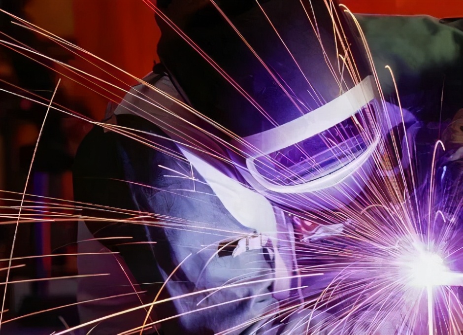 被电焊伤到眼睛滴什么眼药水好,电焊伤到眼睛为什么半夜才痛