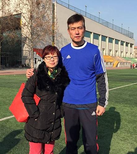 她曾是洋教练米卢最信任女记者，跳槽薪酬300万，如今年近五十岁