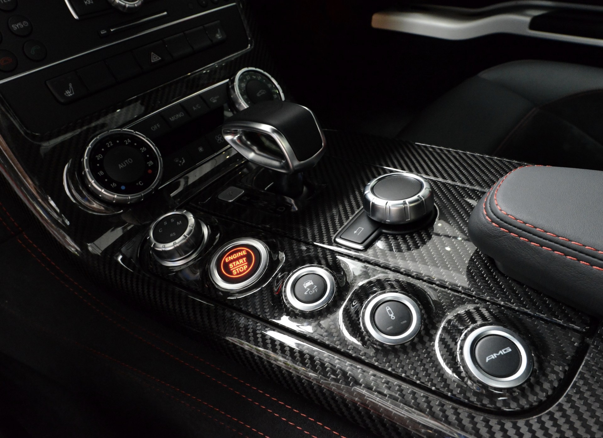 奔驰sls鸥翼门高燃视频,鸥翼门的绝唱奔驰slsamg