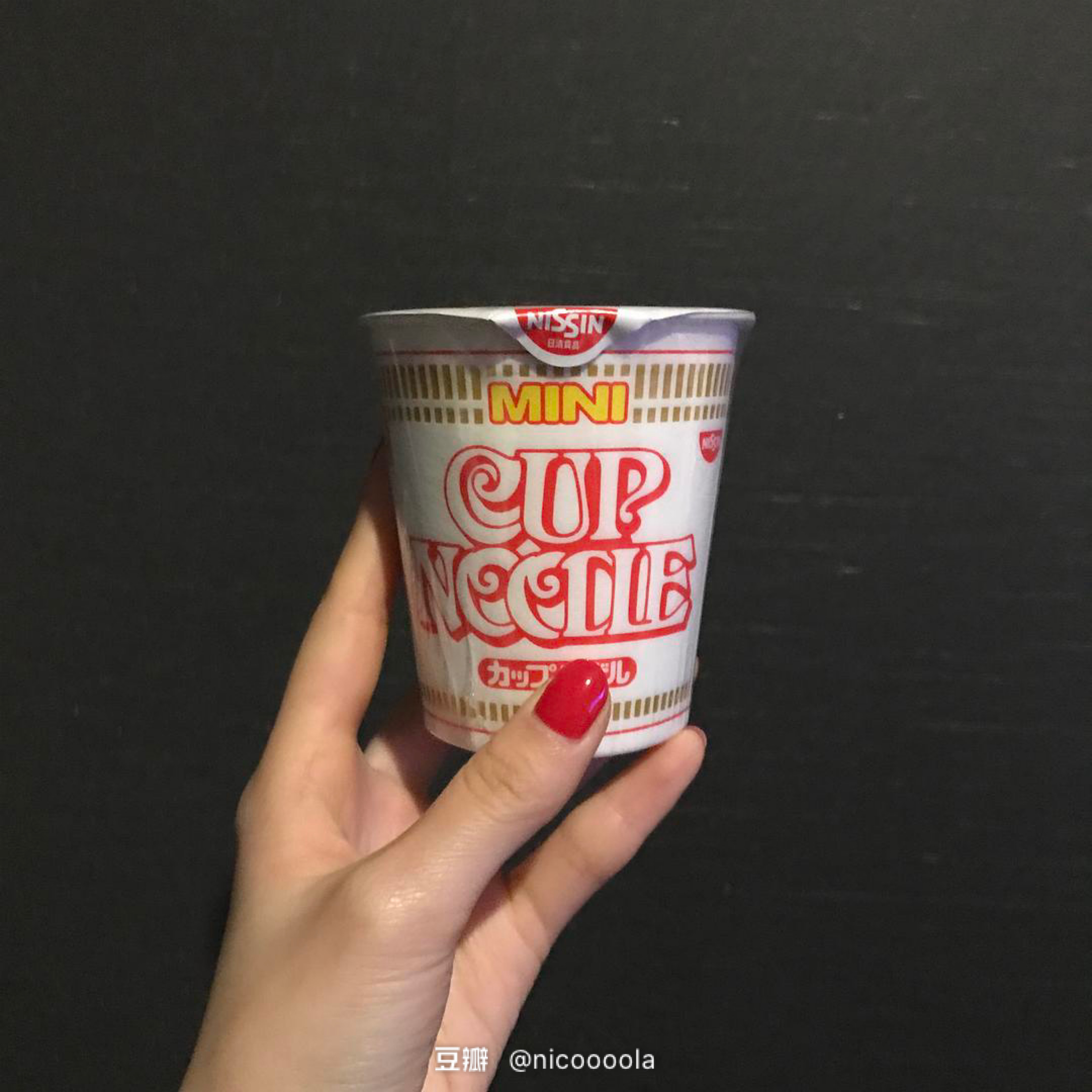 我在办公室的抽屉里，藏了一间小型超市