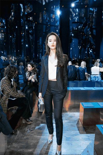 矮个子胖梨形身材穿搭,矮胖的梨形身材怎么穿衣服