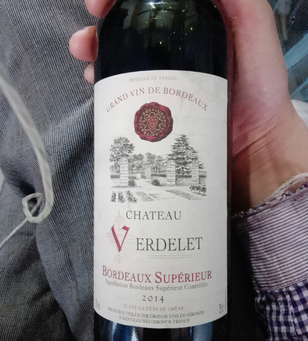 外行人喝酒看牌子内行喝酒看品质,内行人买酒只看两行字