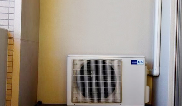 日本空调外机都是怎么放的,空调外机放在墙上真的好吗