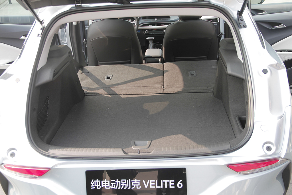 一台可以给你推背感的纯电小车,一辆让你骑着有幸福感的车子