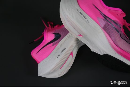跑马拉松推荐耐克什么系列,跑全马的耐克碳板跑鞋推荐
