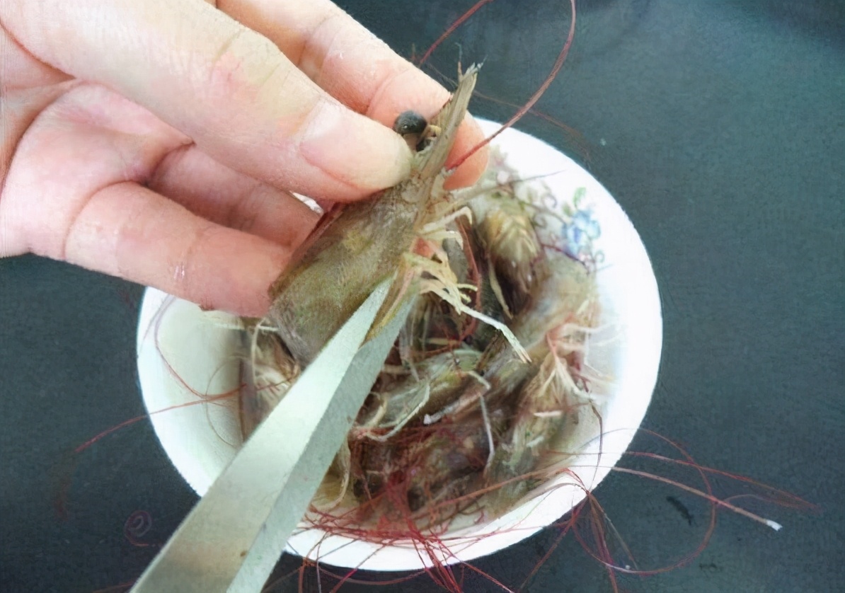 做基围虾不同方法的视频,基围虾怎么处理爽滑鲜嫩