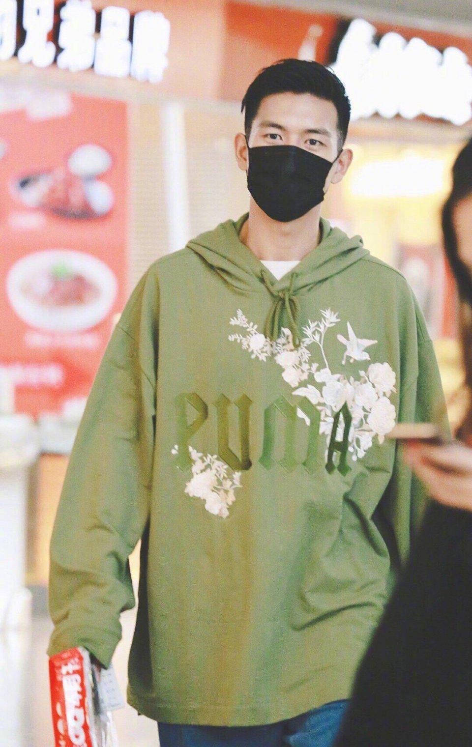 跟着明星学穿搭成熟秋冬男,穿搭男潮流最新款