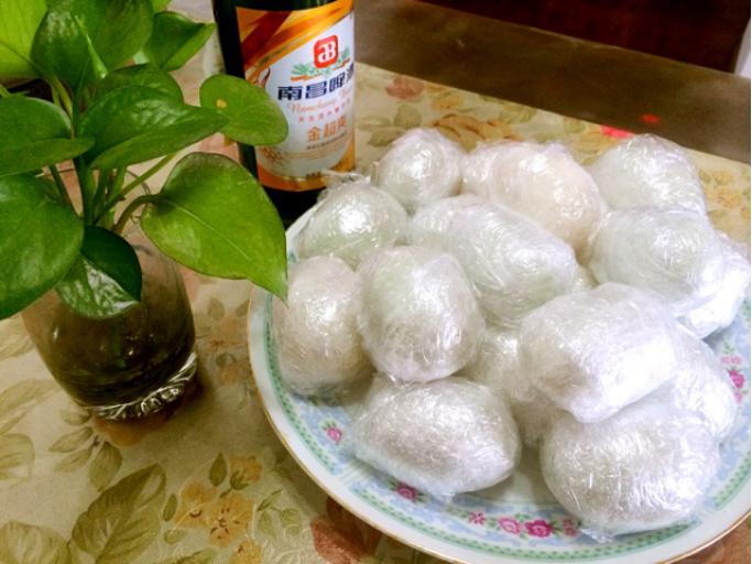 腌咸鸭蛋正确的方法100个放多少盐,腌制咸鸭蛋流油和起沙的几个窍门