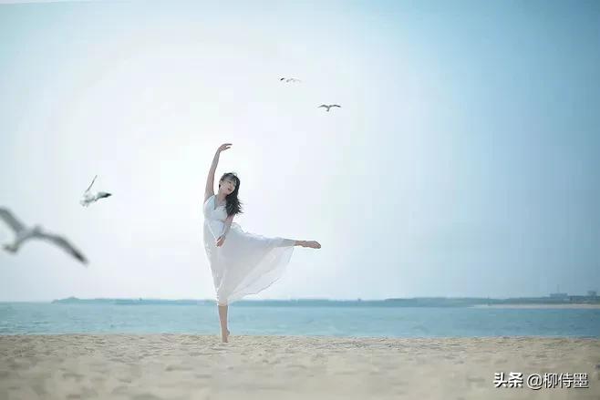 碎花连衣裙的拍摄技巧,长裙摄影姿势的摆法