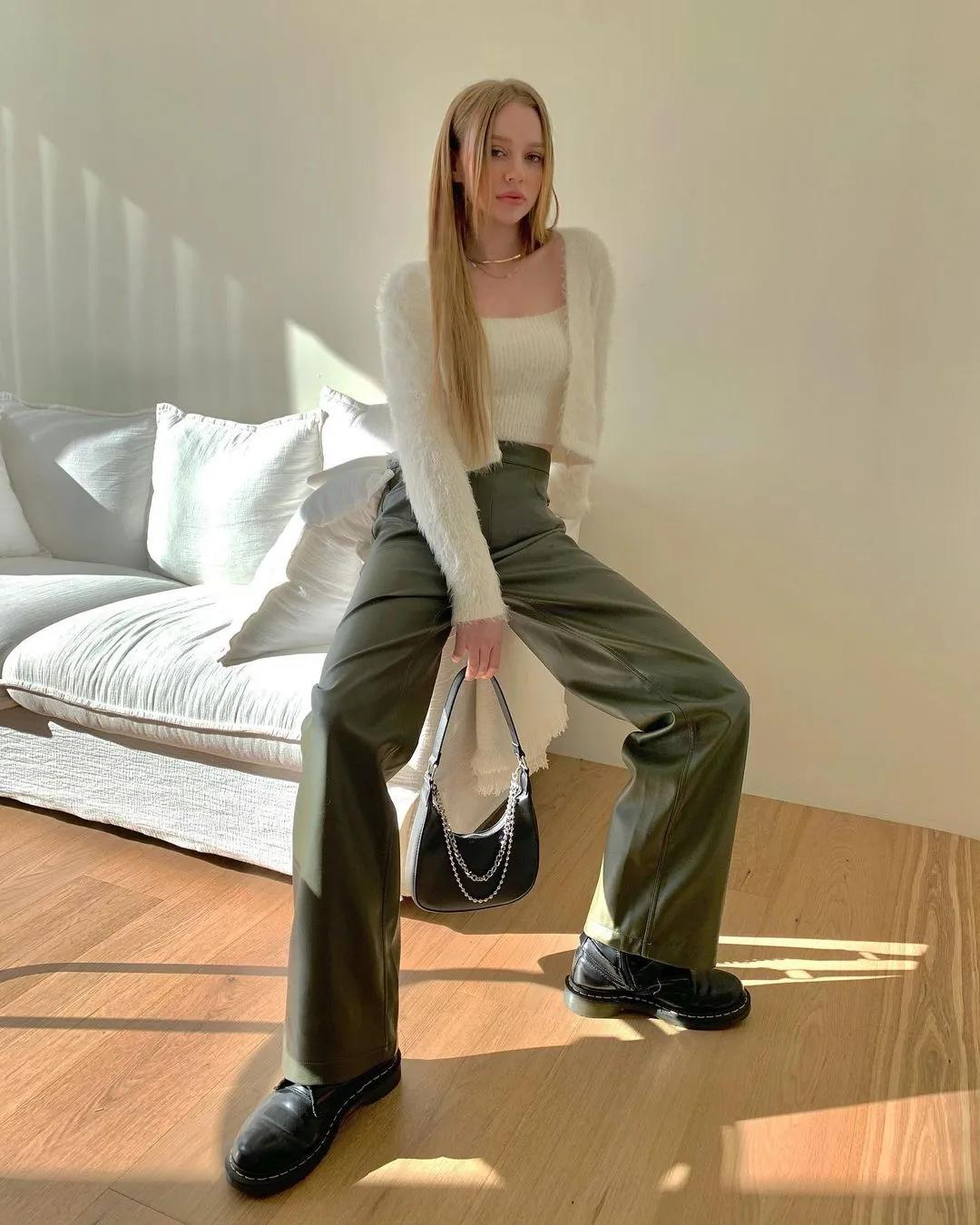 王嘉尔炸裂现场宣美 (王嘉尔宣美最新视频)