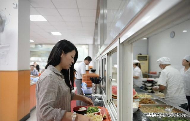 富士康一天吃6吨大米,富士康食堂每年浪费多少粮食