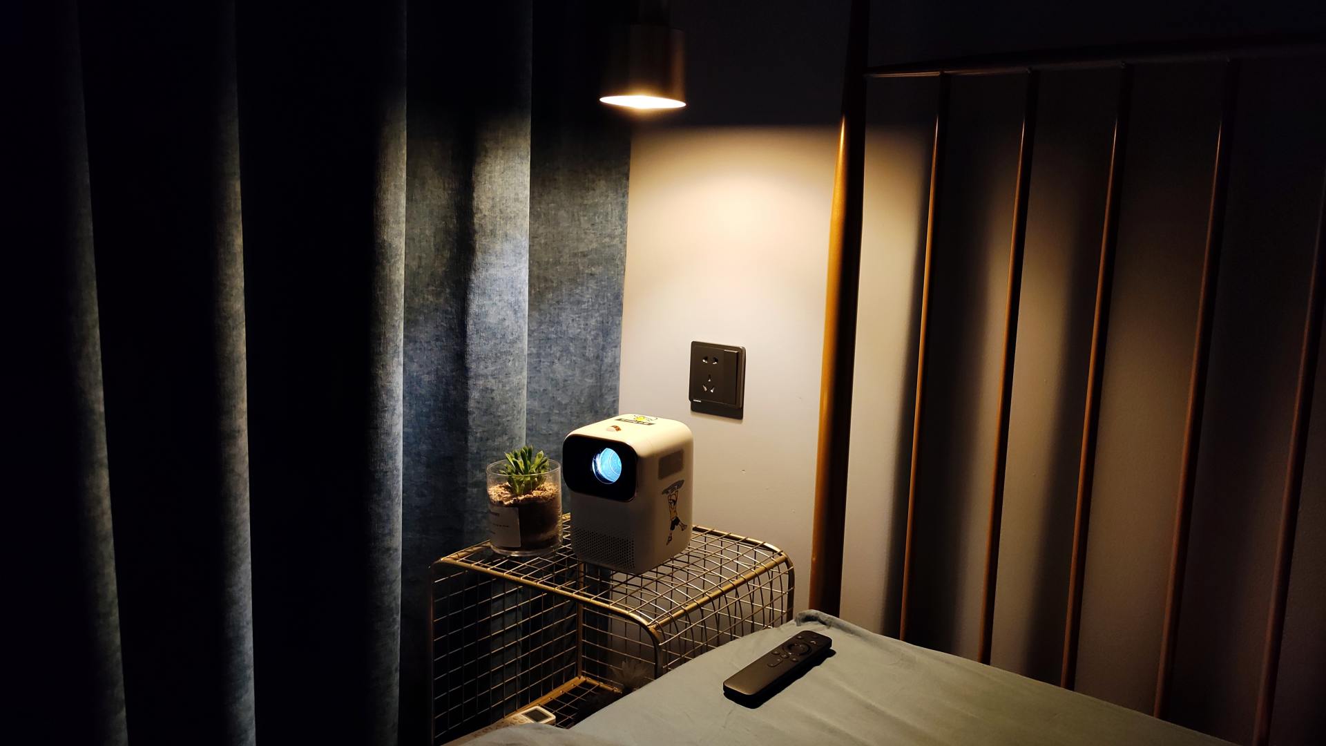 小明q1特别版智能投影仪,小明q1pro投影仪和极米newz6比较