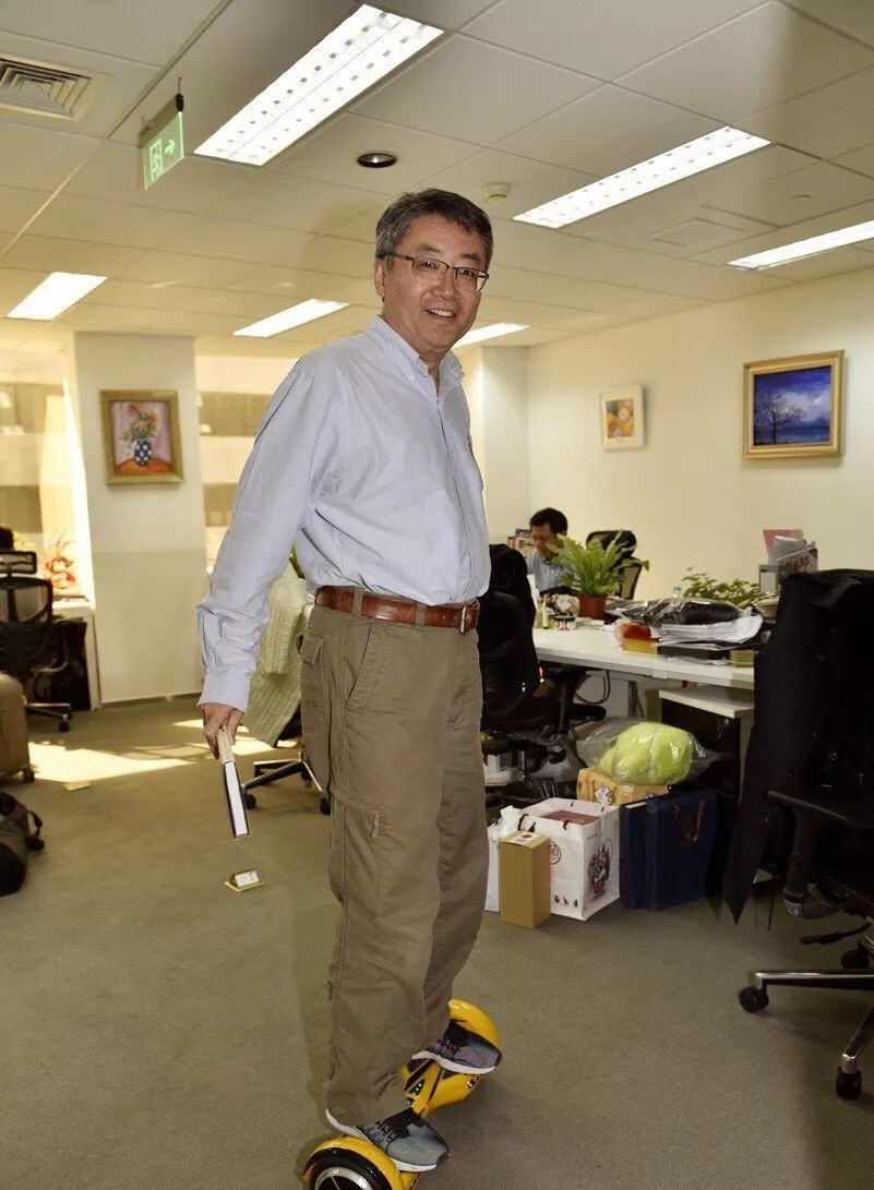 北大学霸放弃50万年薪回国,北大学霸被劝创业后失败