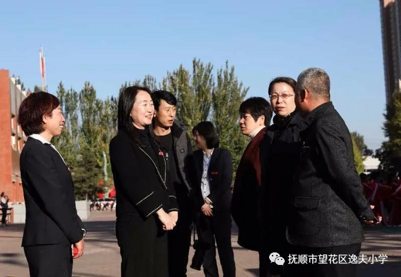 鸿鹄展翅壮志凌云,鸿鹄展翅凌云志鹏程万里