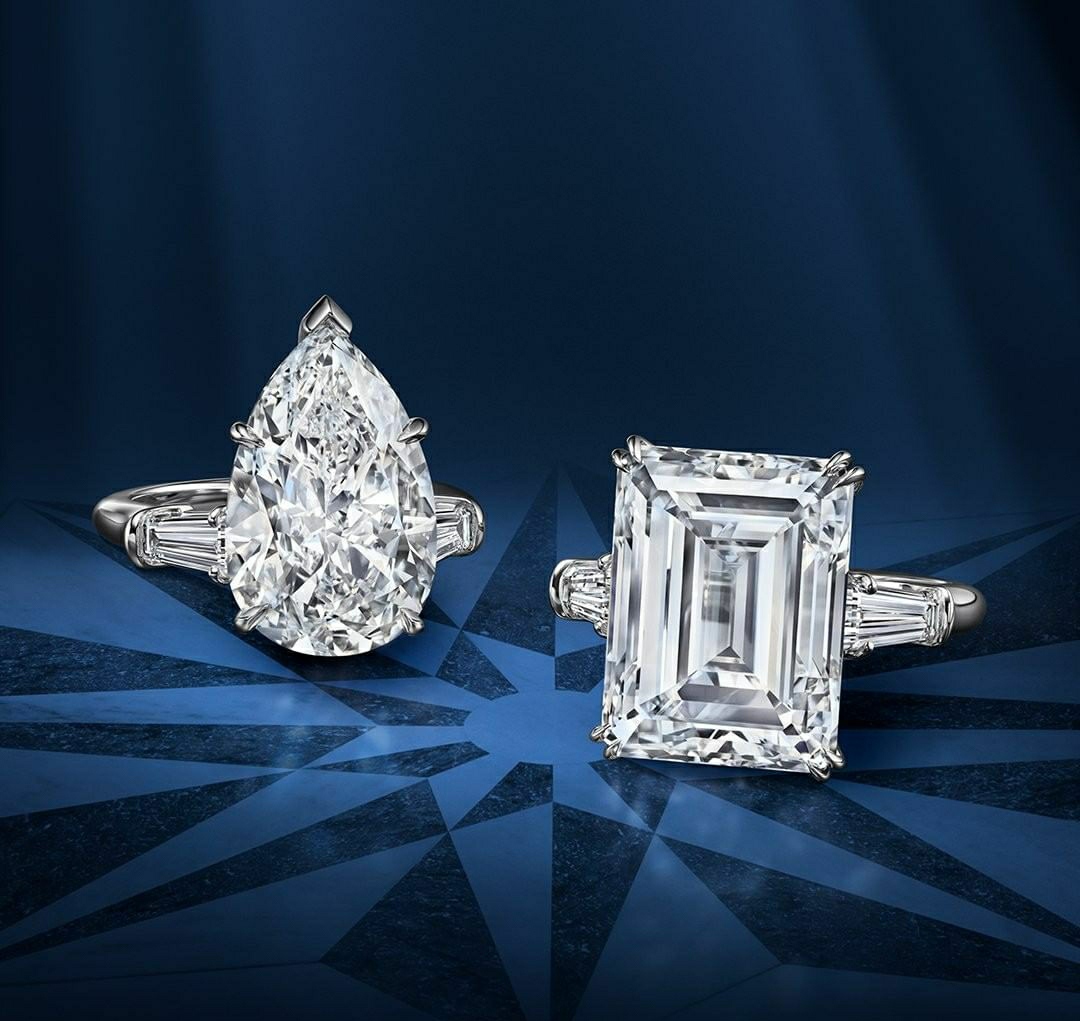 买钻戒买周大福好还是卡地亚好,钻石5万左右选什么品牌的钻戒