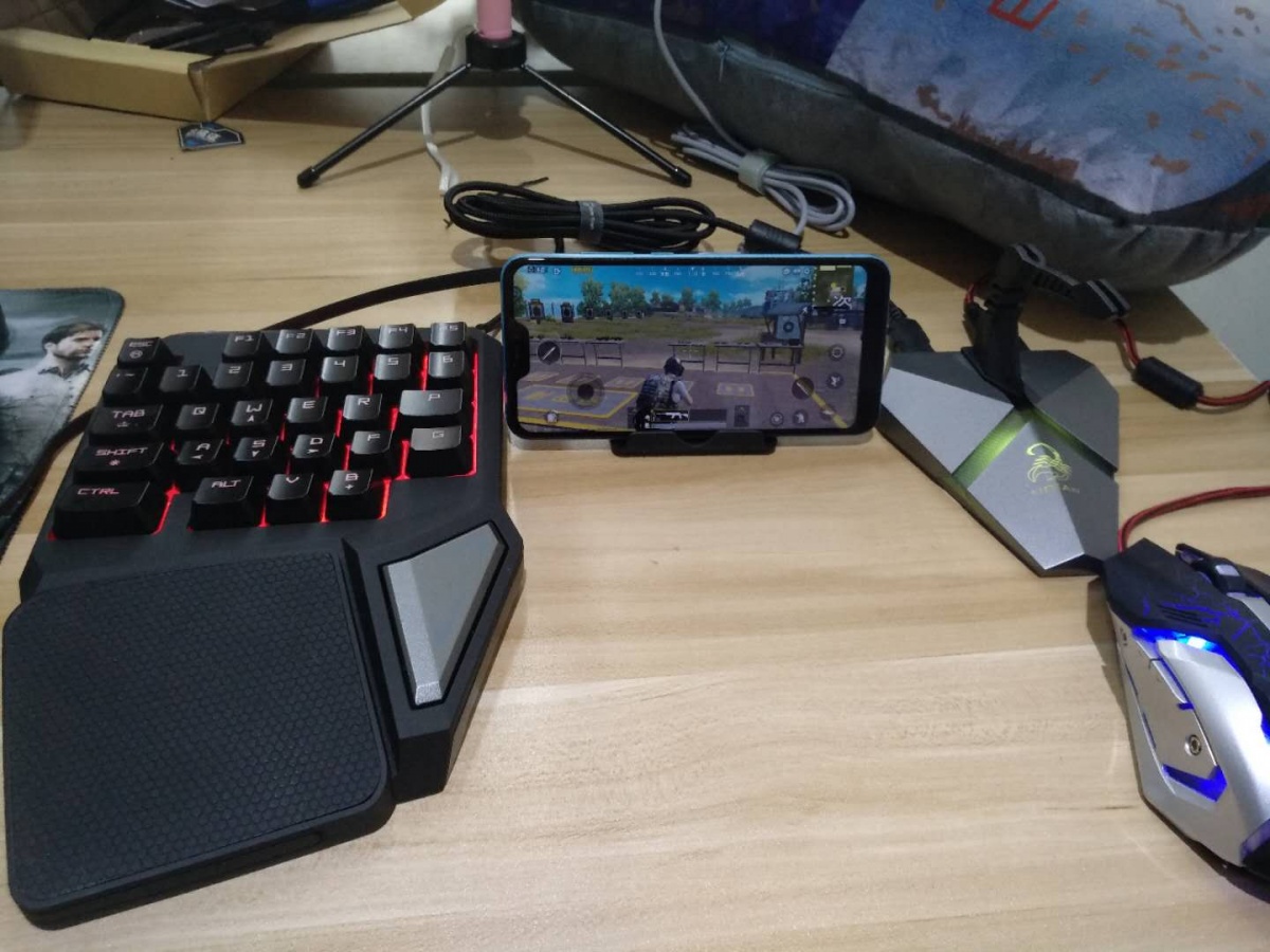 这是一款能让你用手机获得端游体验的神奇“王座”