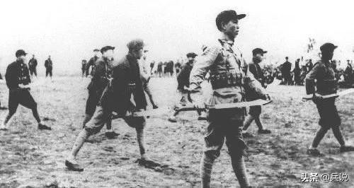 17岁*飚耿**当游击队长,拥有第一支枪:快要散架,却视若珍宝