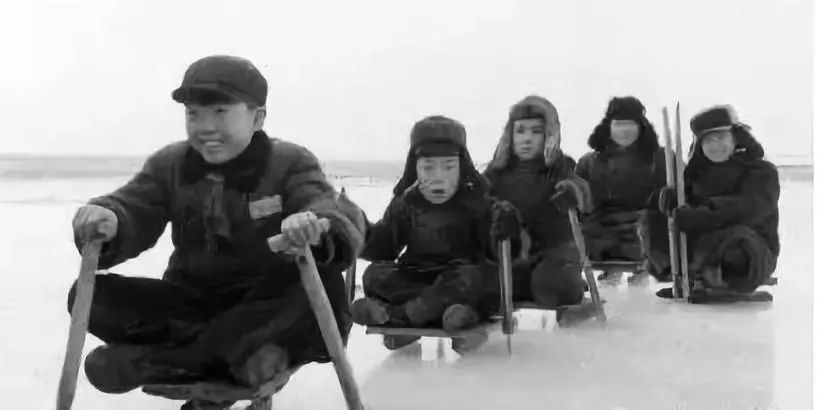 小时候没有暖气过冬视频,小时候没有空调的夏天都怎么过