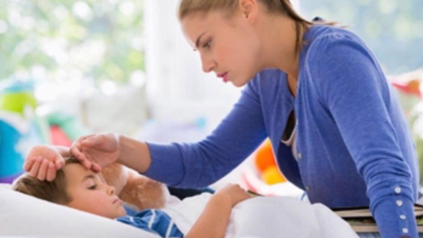 宝宝反复发烧手脚冰凉怎么解决,宝宝反复发烧手脚发热怎么办