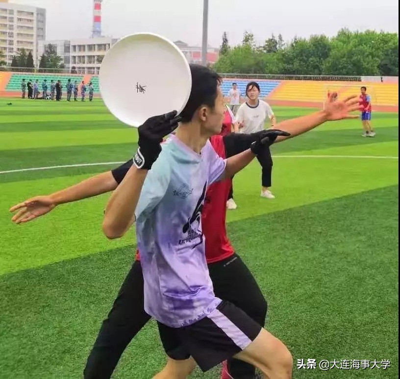 这支校队用十年时间讲述“盘不落地蜻蜓高飞”的故事