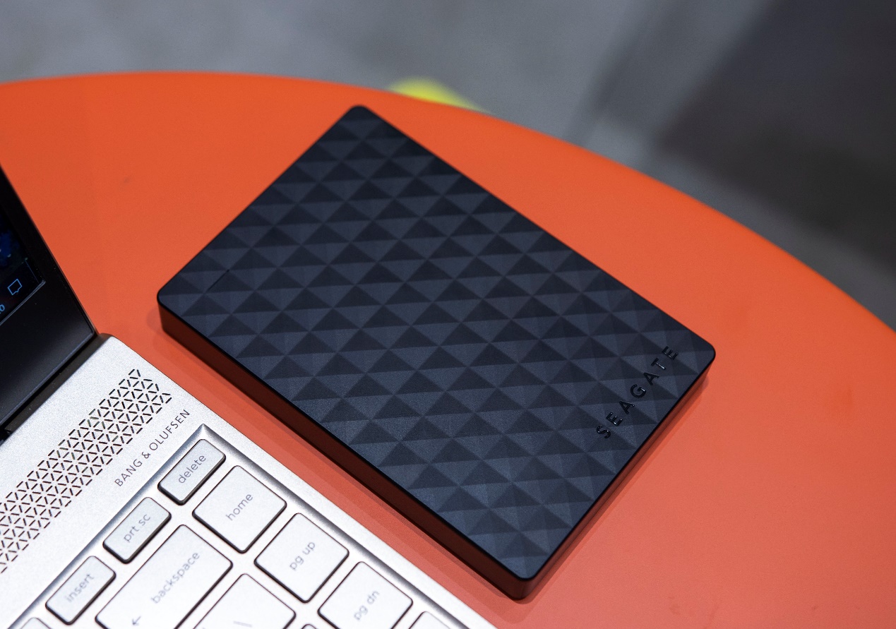 希捷新睿翼3tb移动硬盘3.5寸,希捷睿翼硬盘介绍